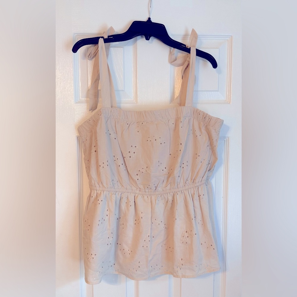 BNWT woman’s Maurice’s tie shoulder top size X-Large